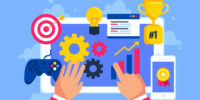 Skaitmeninio marketingo ir inovacijų simboliai, grafikai, žaidimų pultas, žibintai, apdovanojimai, rankomis valdomi įrankiai, verslo sėkmės ir pažangos vizualizacijos elementai, susiję su Future Live Vilnius renginiu.