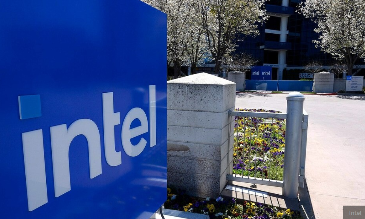 Po avarijos „Intel“ gamykloje – grėsmė technologijų rinkai: gali trūkti lustų ir kilti kainos